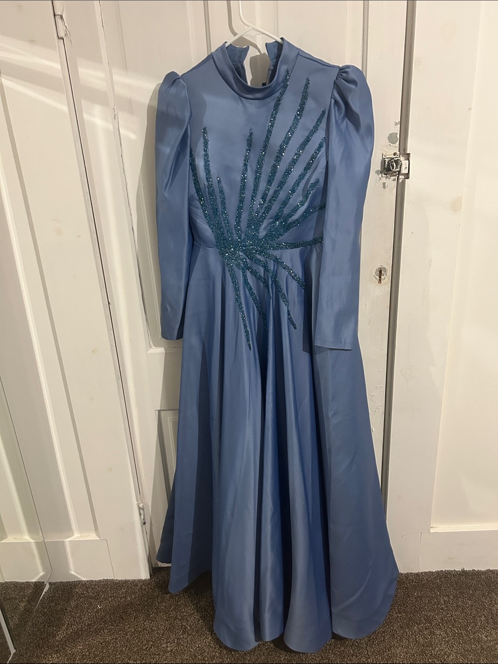 Elegant Blue Long Sleeve Evening Dress with Beaded Accents